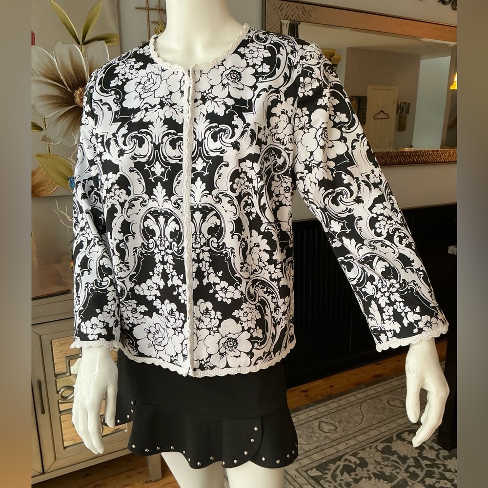 Oscar De La Renta Co. Black White Damask Cropped Jacket Crochet Trim Edges SZ 14